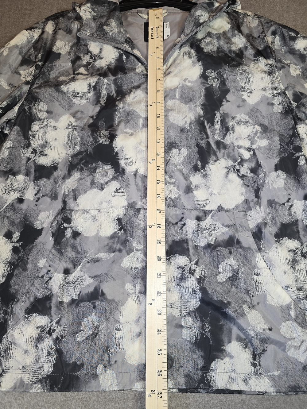 Original Use Gray & White Floral Windbreaker Medium - Picture 12 of 16